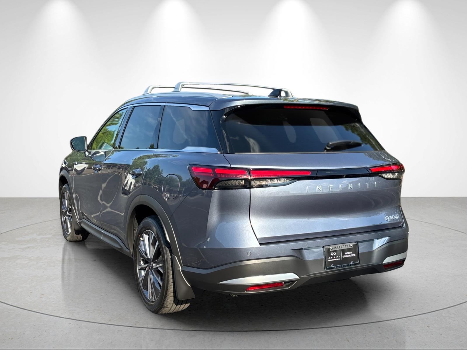 New 2027 MOONBOW BLUE INFINITI Luxe FWD image 3