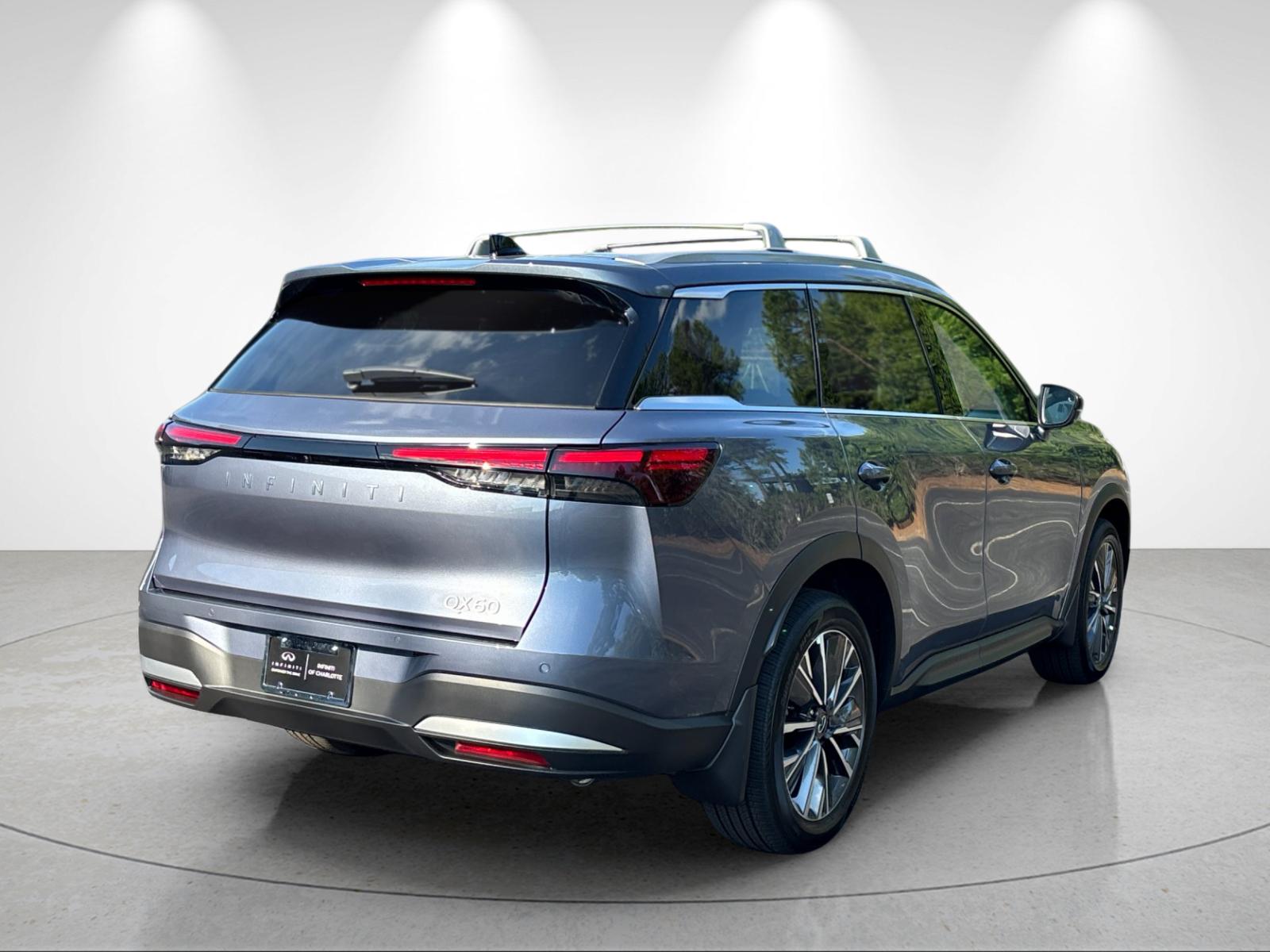 New 2027 MOONBOW BLUE INFINITI Luxe FWD image 5