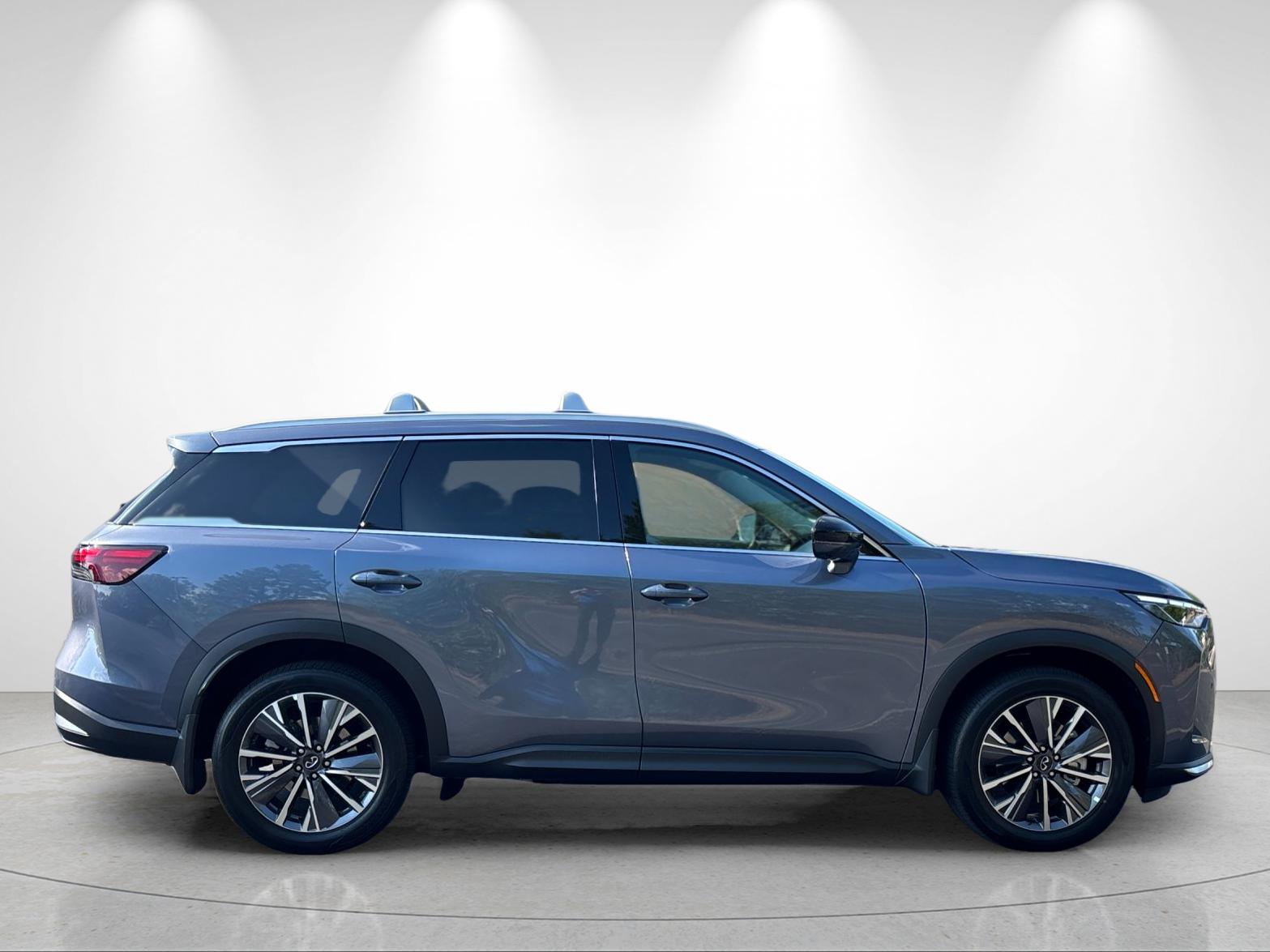 New 2027 MOONBOW BLUE INFINITI Luxe FWD image 6