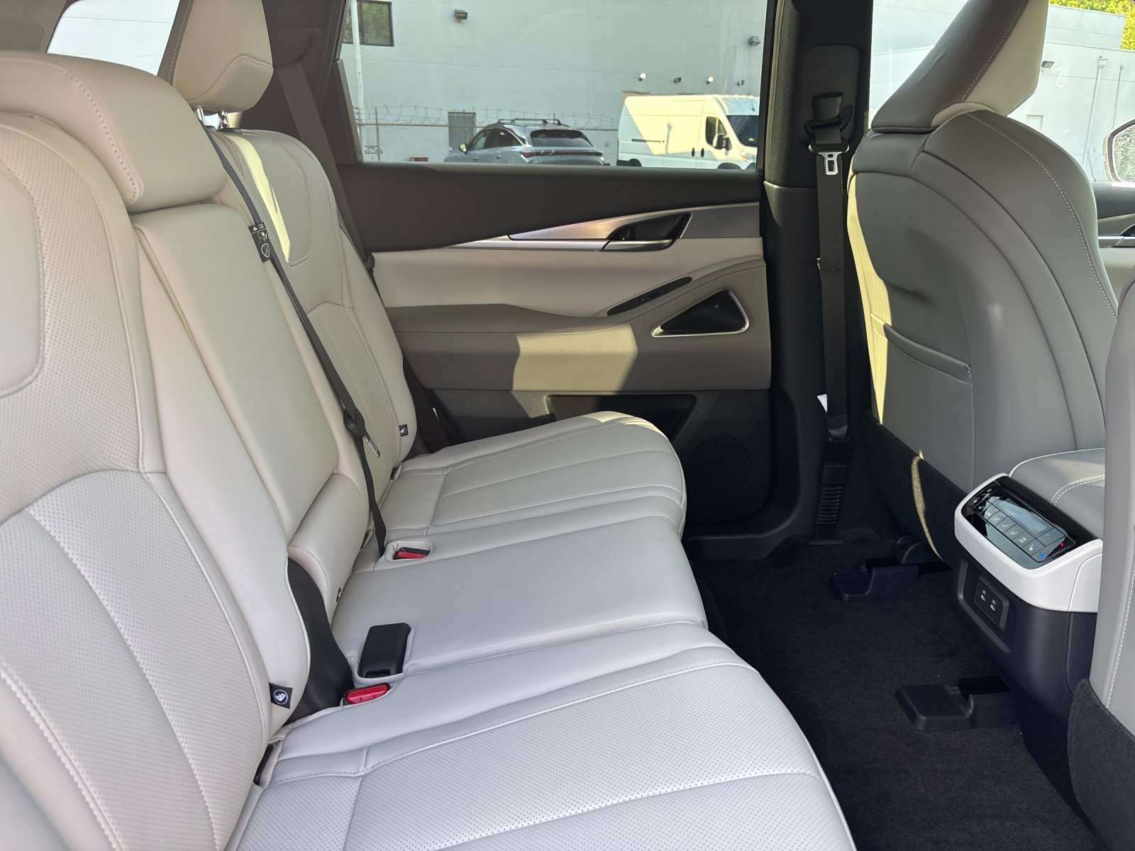 New 2027 MOONBOW BLUE INFINITI Luxe FWD image 37
