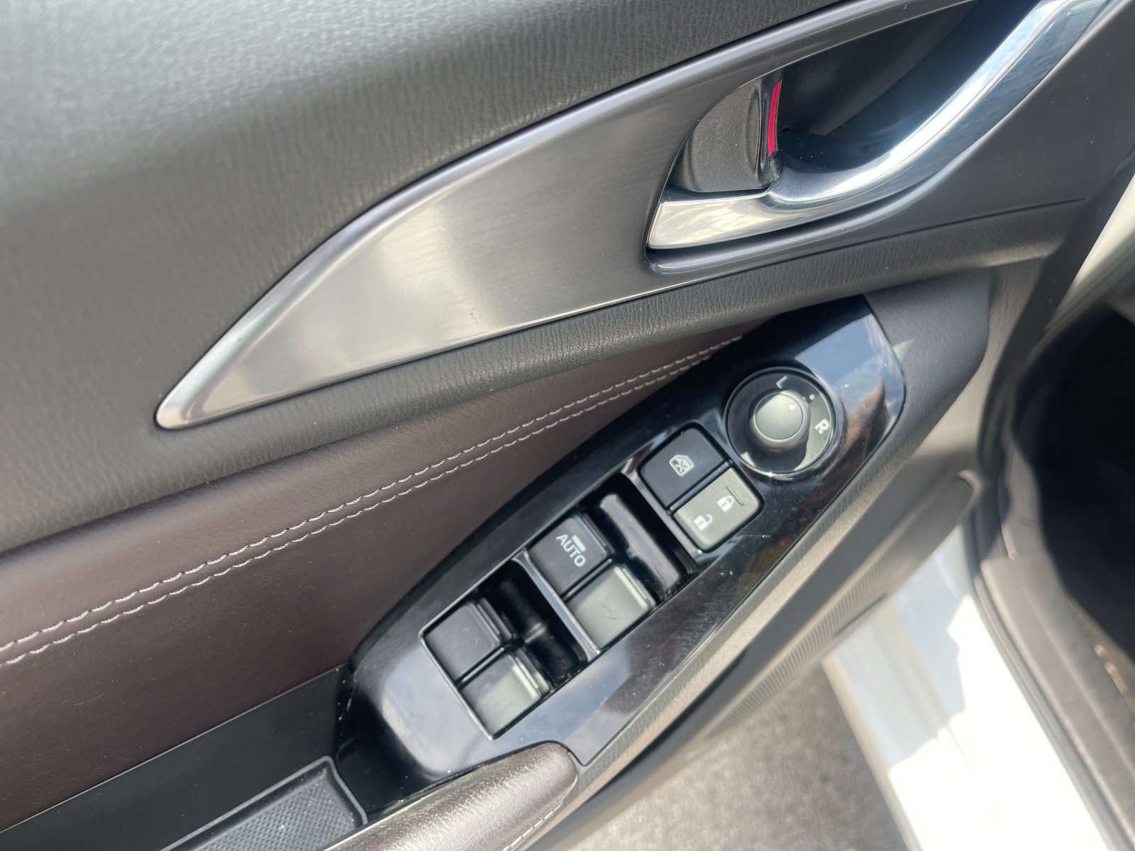 Used 2018 White Mazda Grand Touring image 13