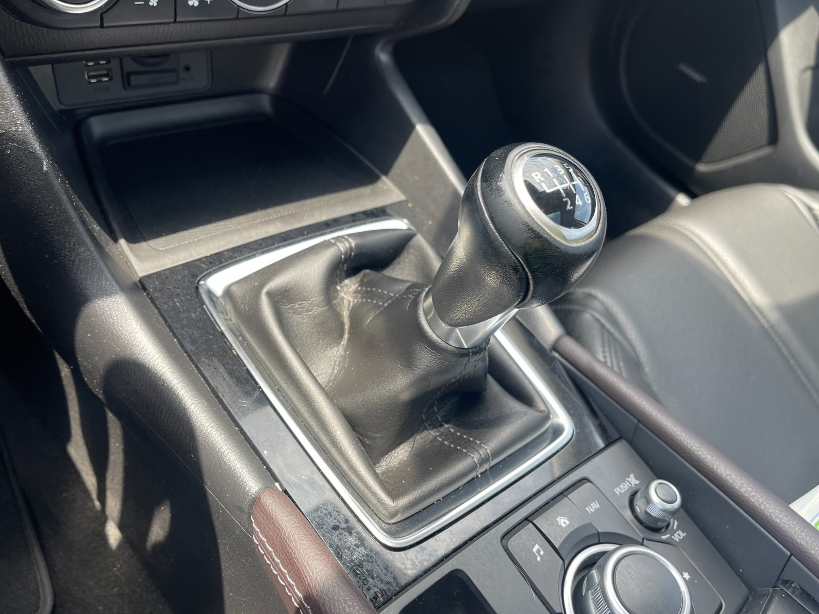 Used 2018 White Mazda Grand Touring image 23
