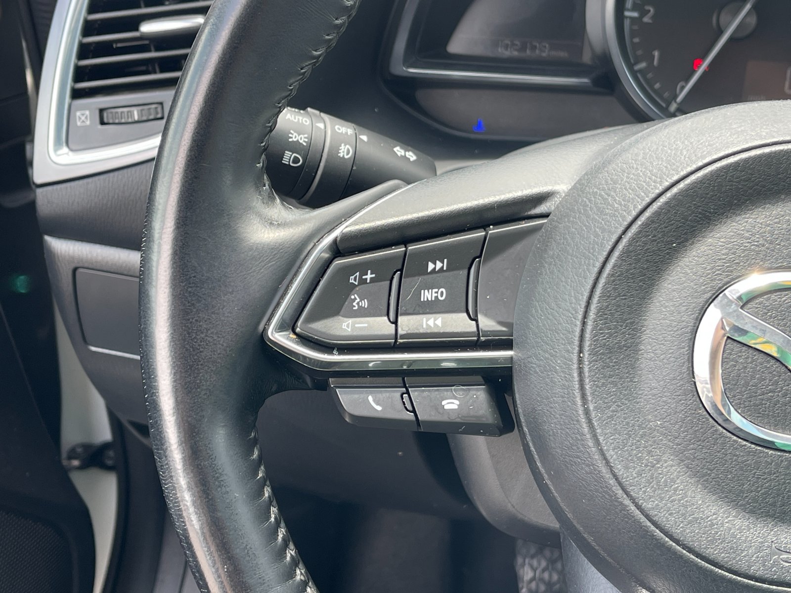 Used 2018 White Mazda Grand Touring image 26