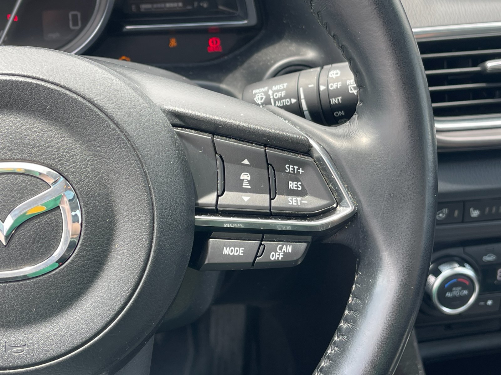 Used 2018 White Mazda Grand Touring image 27