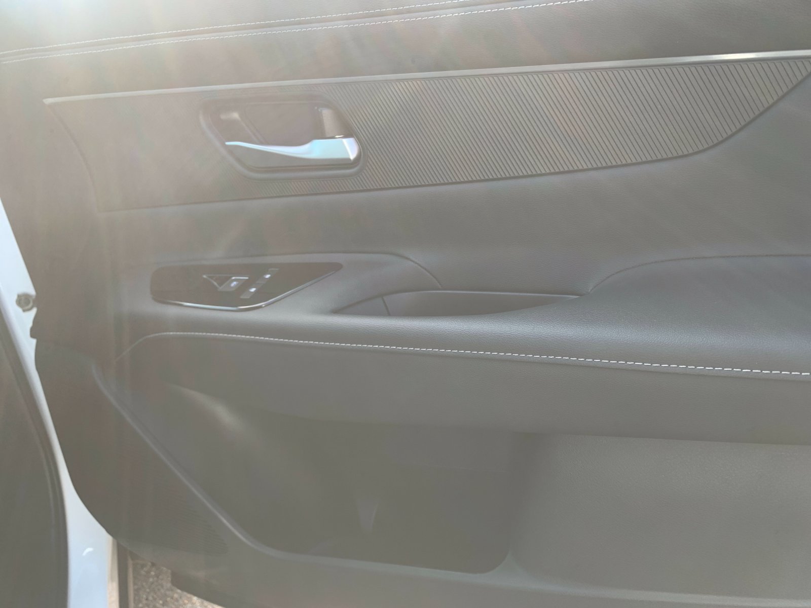 Used 2025 White Nissan SV image 21