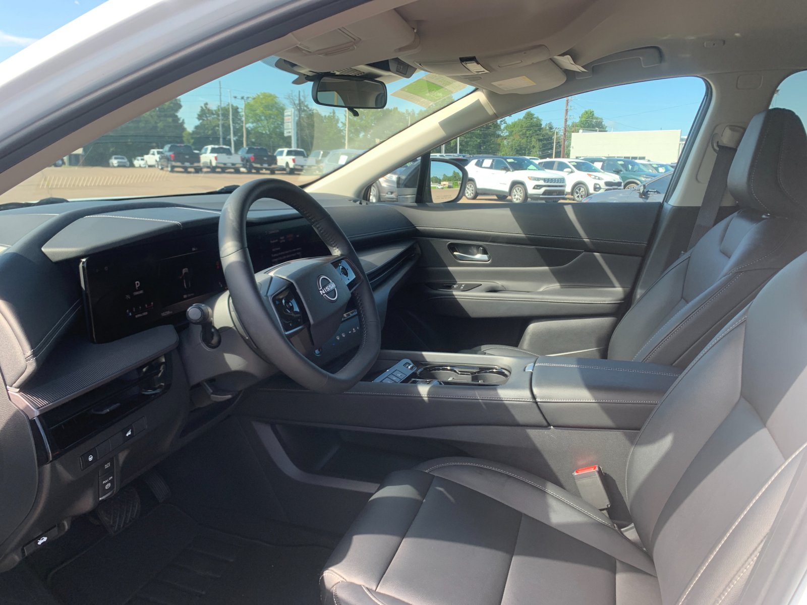 Used 2025 White Nissan SV image 12