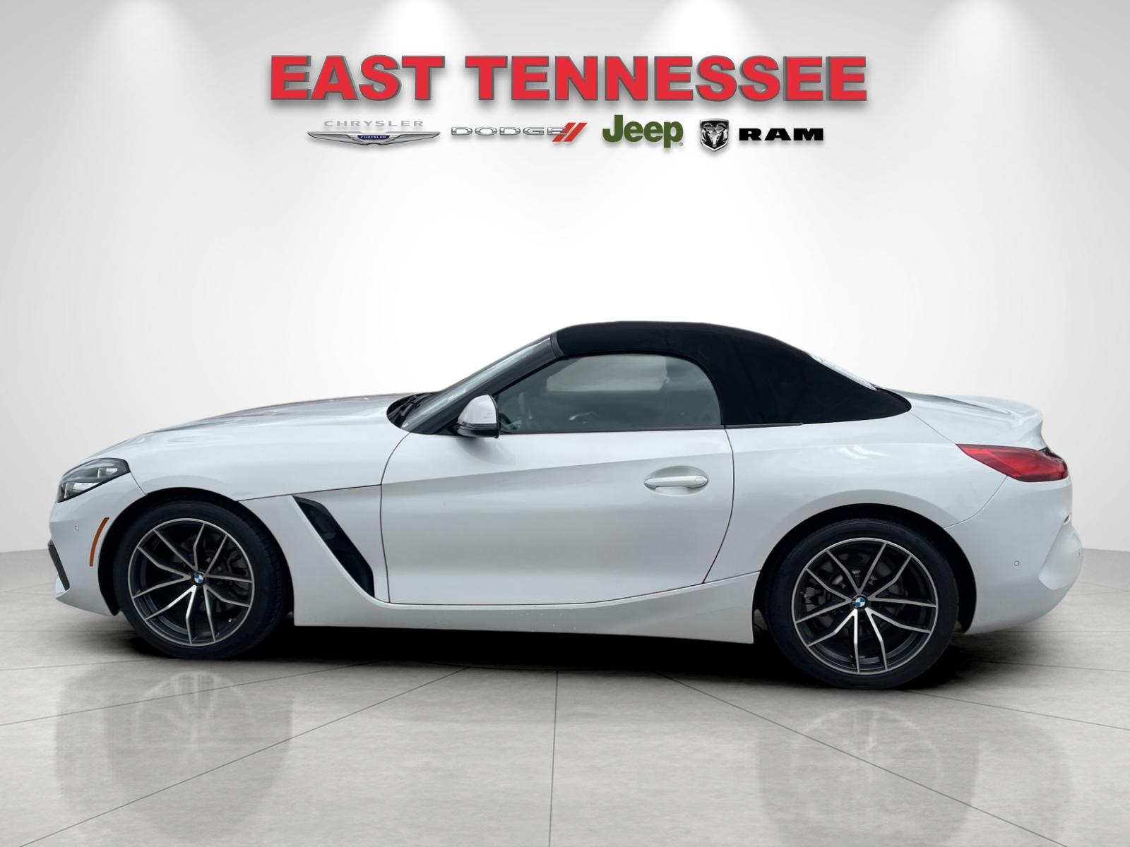Used 2020 White BMW sDrive30i image 3