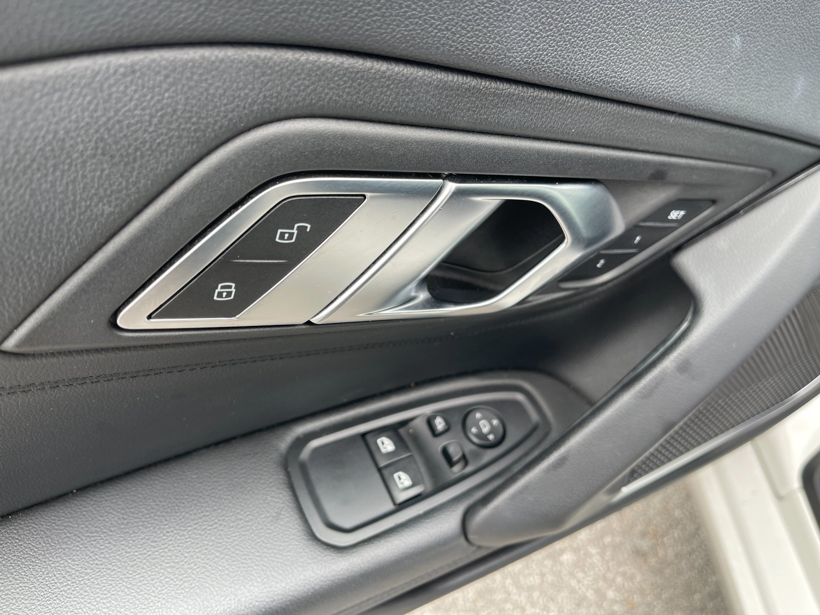 Used 2020 White BMW sDrive30i image 14