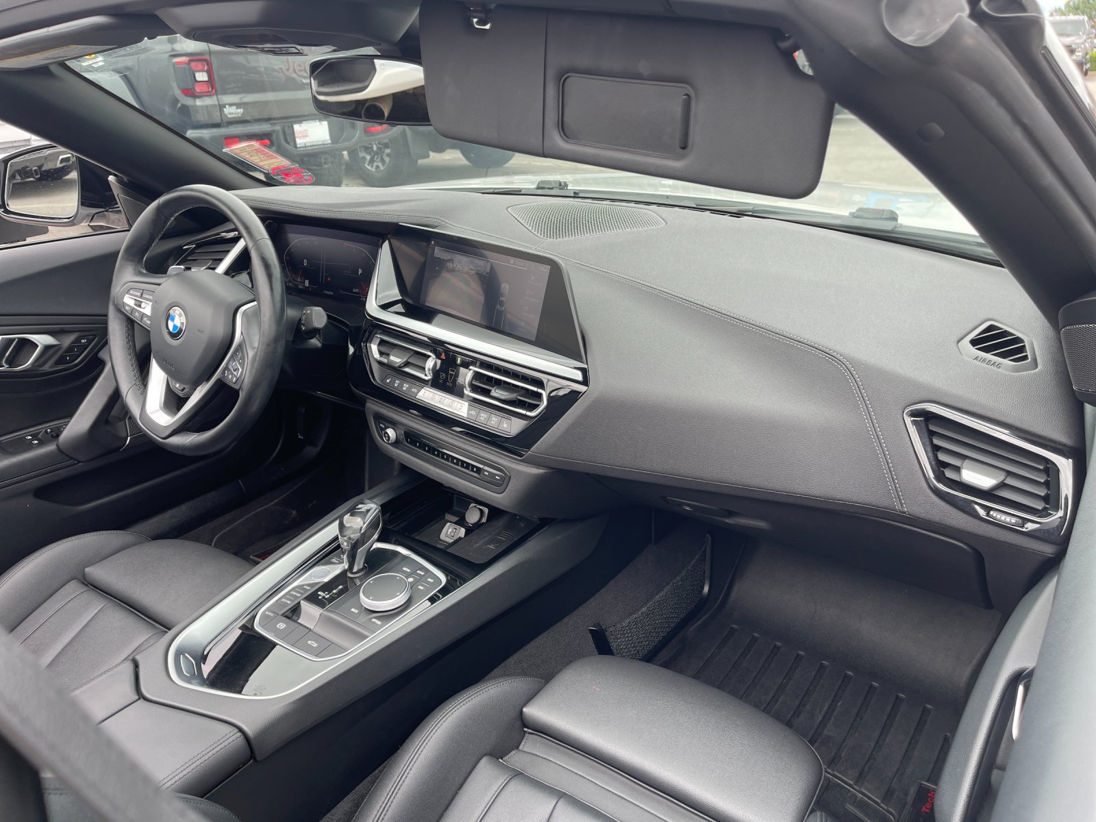 Used 2020 White BMW sDrive30i image 17