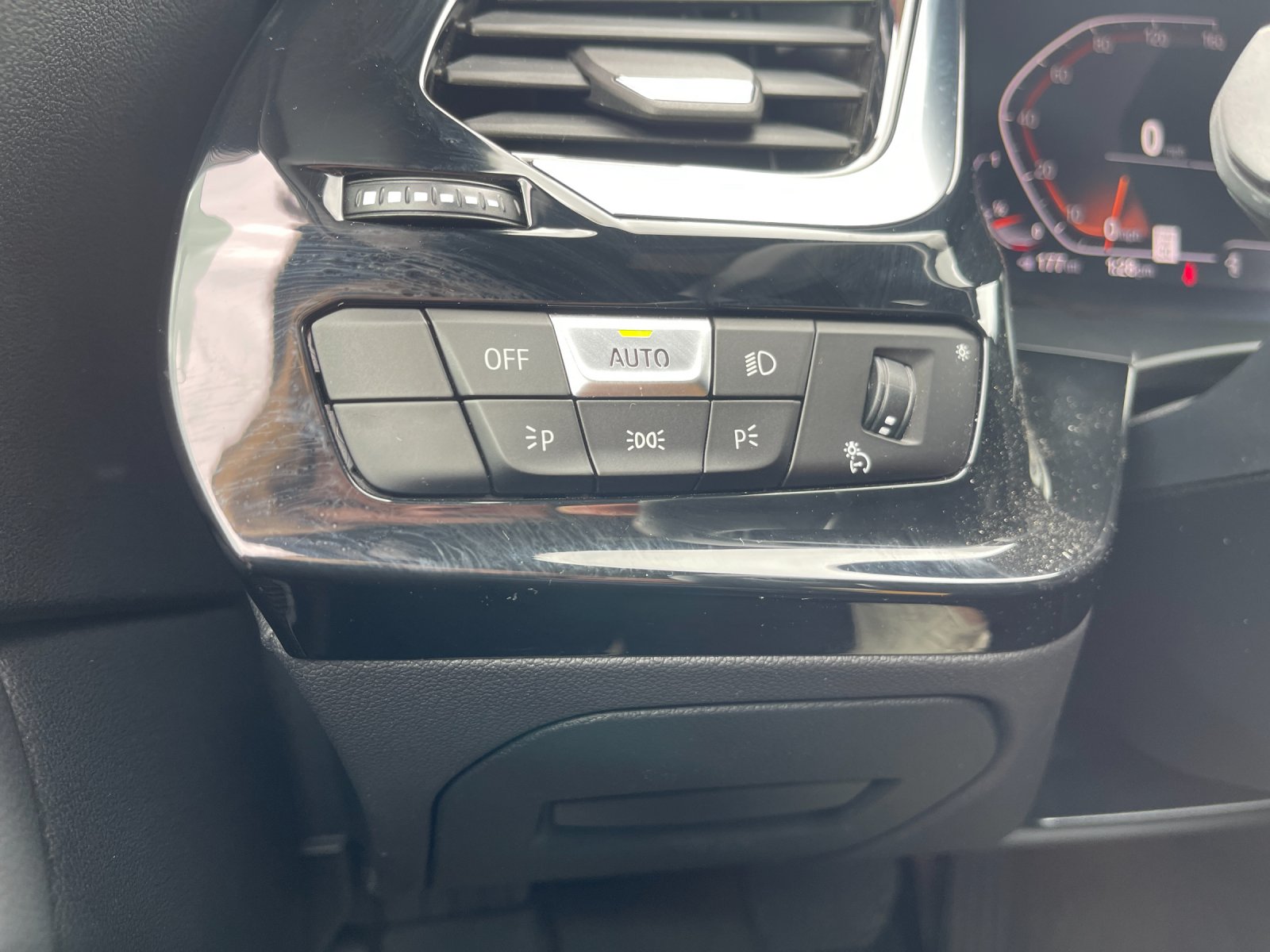 Used 2020 White BMW sDrive30i image 29