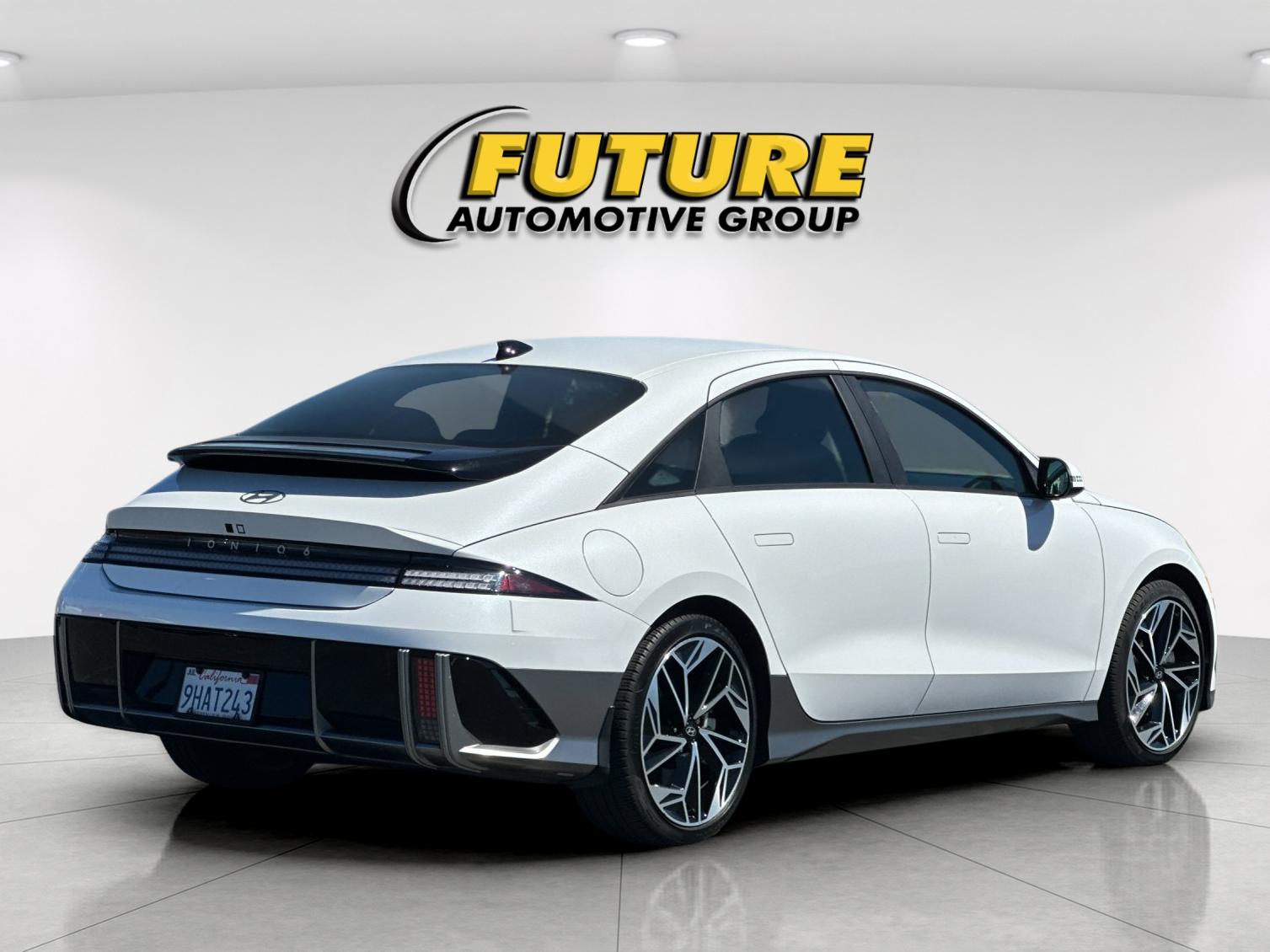 Used 2023 White Hyundai SEL image 3