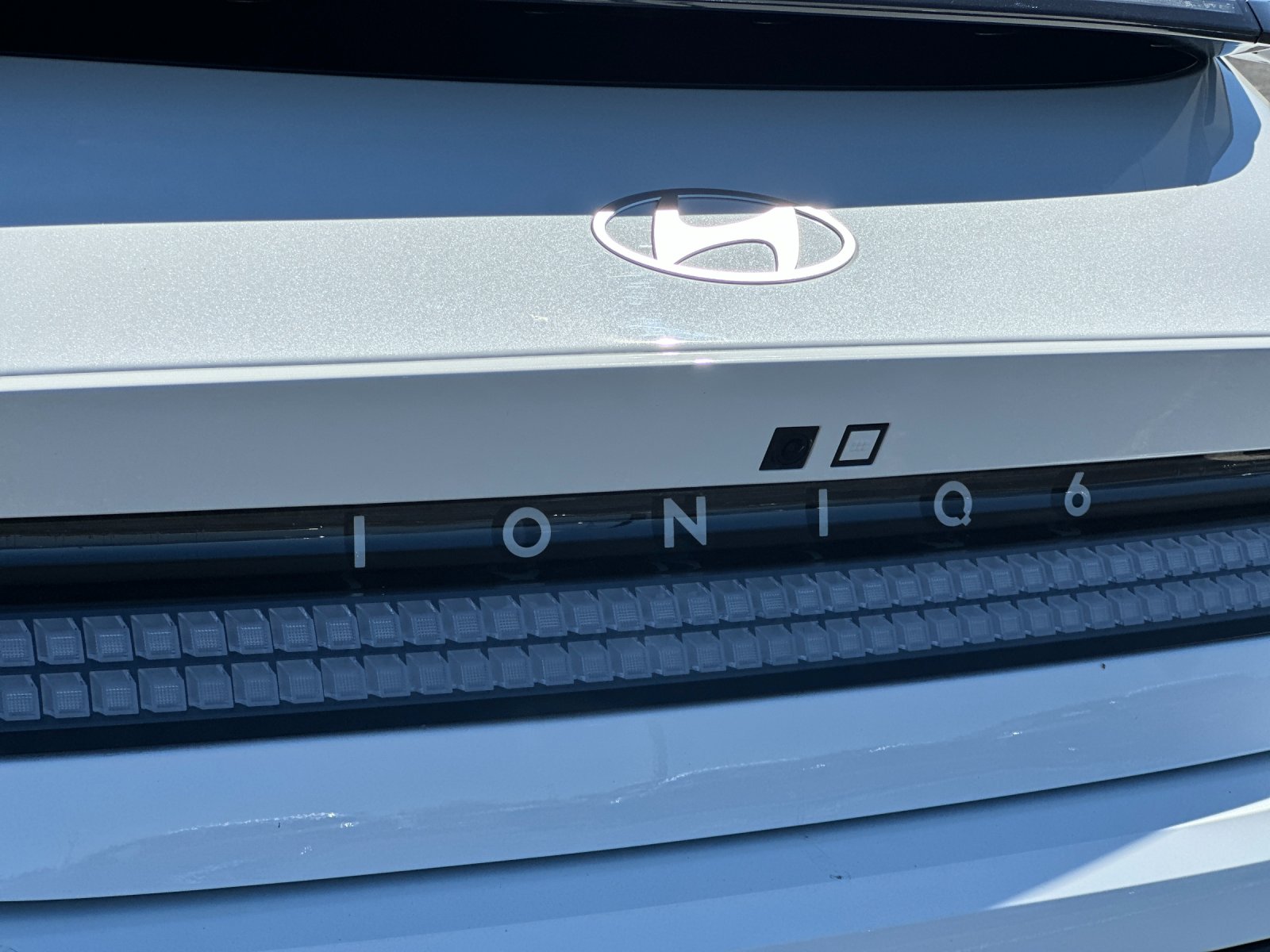 Used 2023 White Hyundai SEL image 24