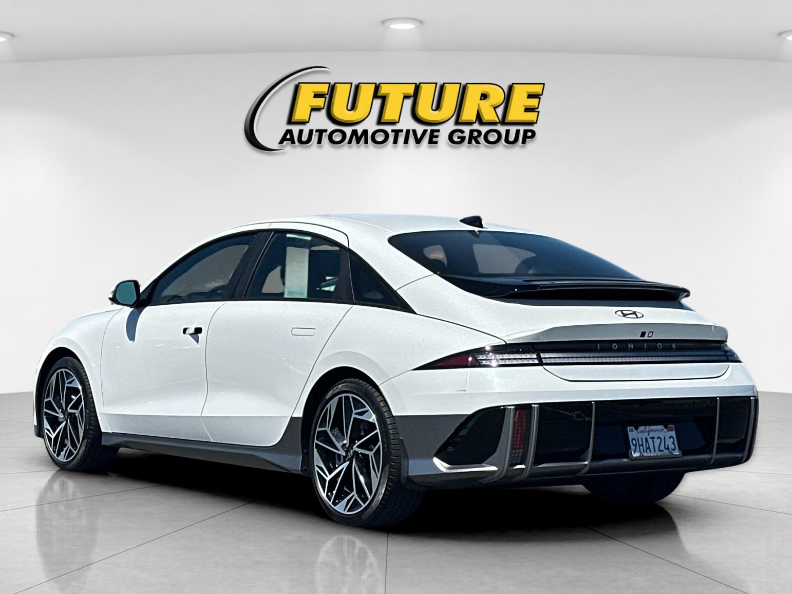 Used 2023 White Hyundai SEL image 5