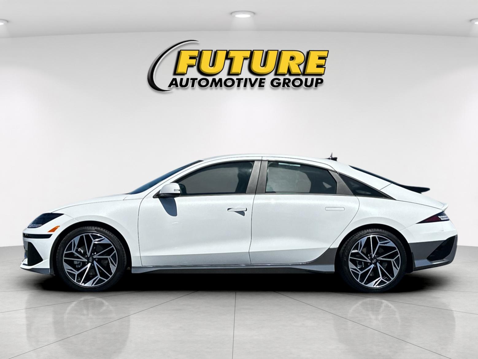 Used 2023 White Hyundai SEL image 6