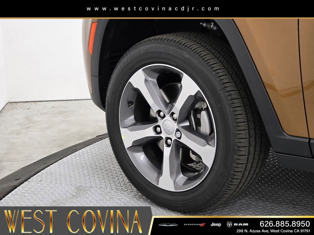 New 2026 Copper Shino Metallic Clear-Coat Exterior Paint Jeep Limited image 9