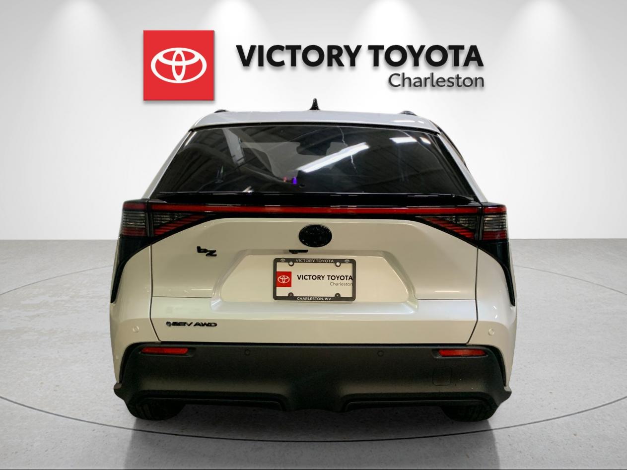 New 2026 Wind Chill Pearl Toyota XLE image 4