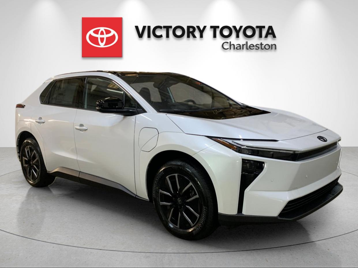 New 2026 Wind Chill Pearl Toyota XLE image 5