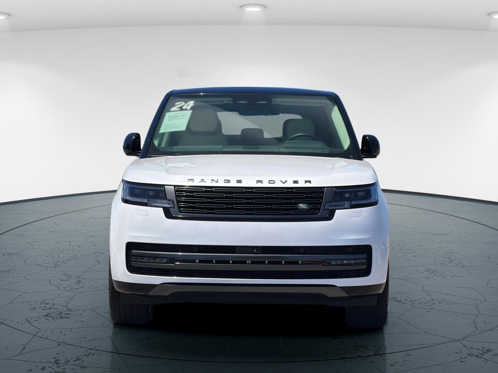 Used 2024 Ostuni Pearl White Metallic Land Rover SE 4D Sport Utility image 9
