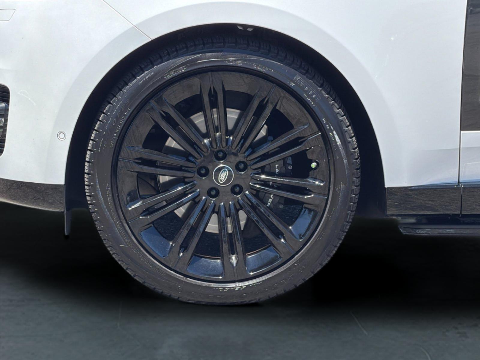 Used 2024 Ostuni Pearl White Metallic Land Rover SE 4D Sport Utility image 33
