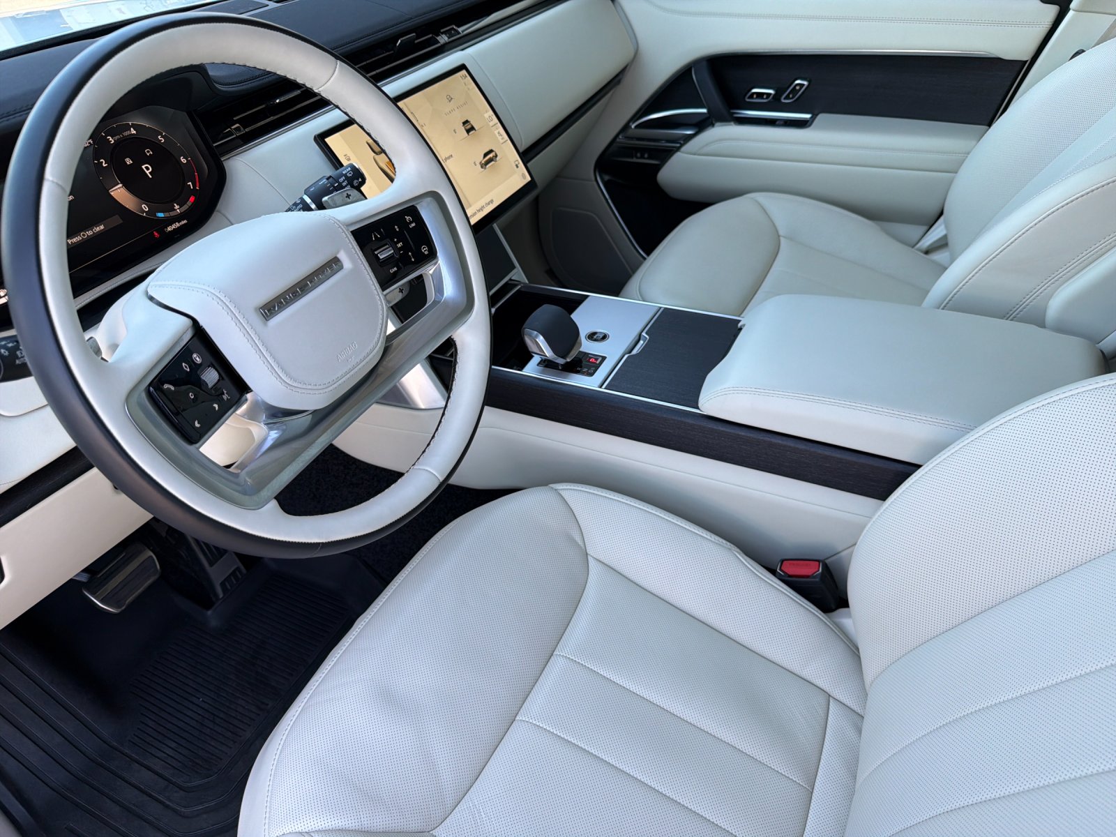 Used 2024 Ostuni Pearl White Metallic Land Rover SE 4D Sport Utility image 10