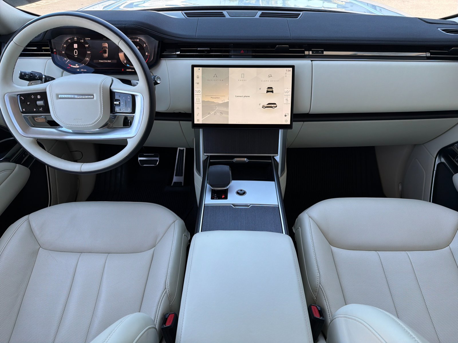Used 2024 Ostuni Pearl White Metallic Land Rover SE 4D Sport Utility image 15