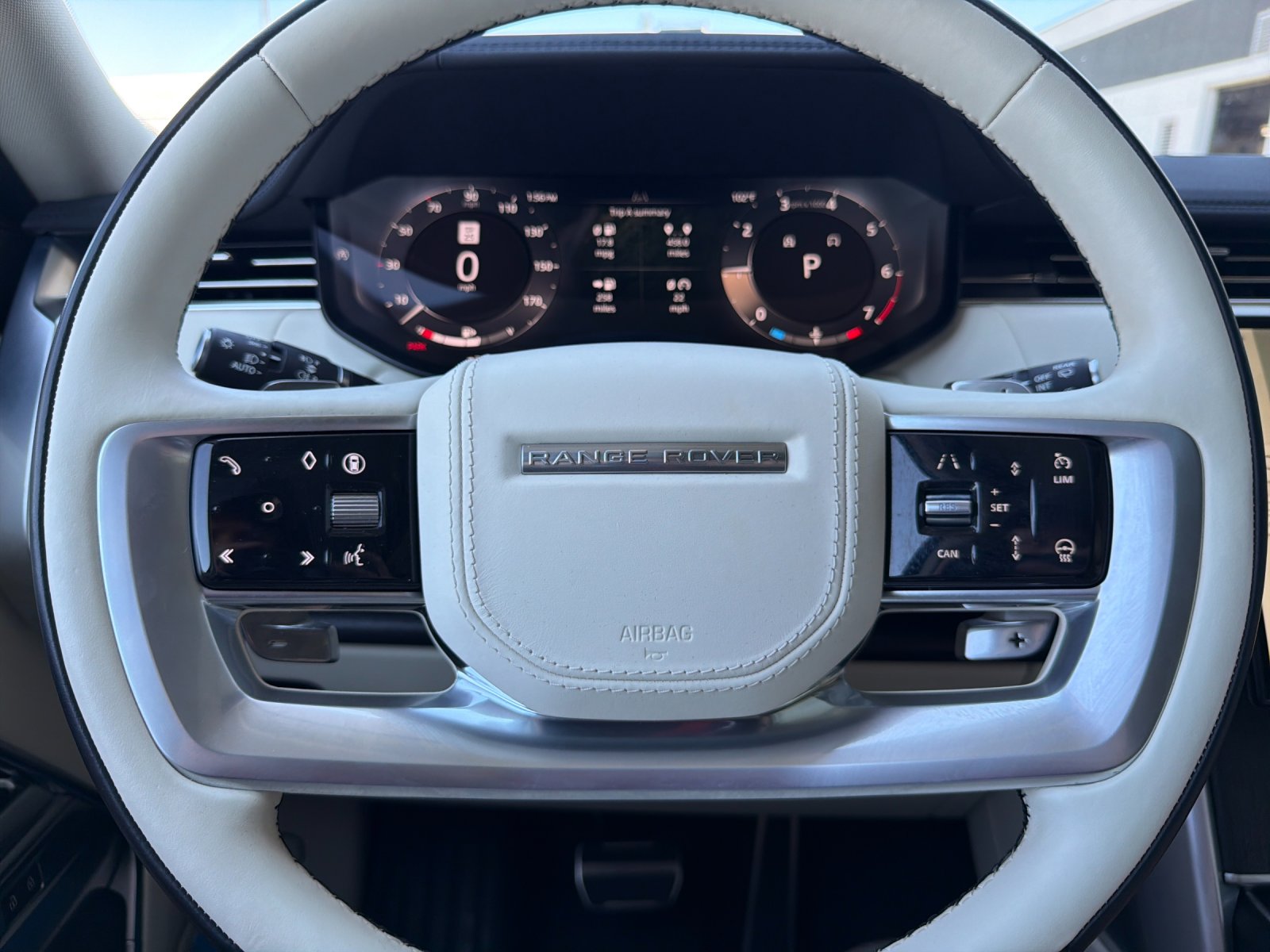 Used 2024 Ostuni Pearl White Metallic Land Rover SE 4D Sport Utility image 27