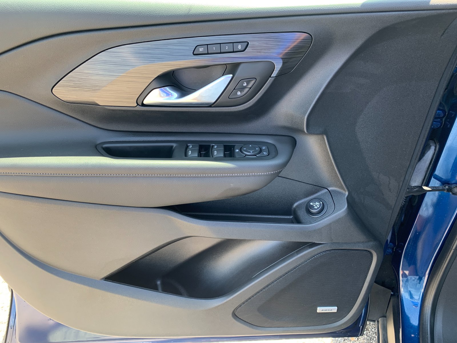 Used 2022  GMC SLT image 12