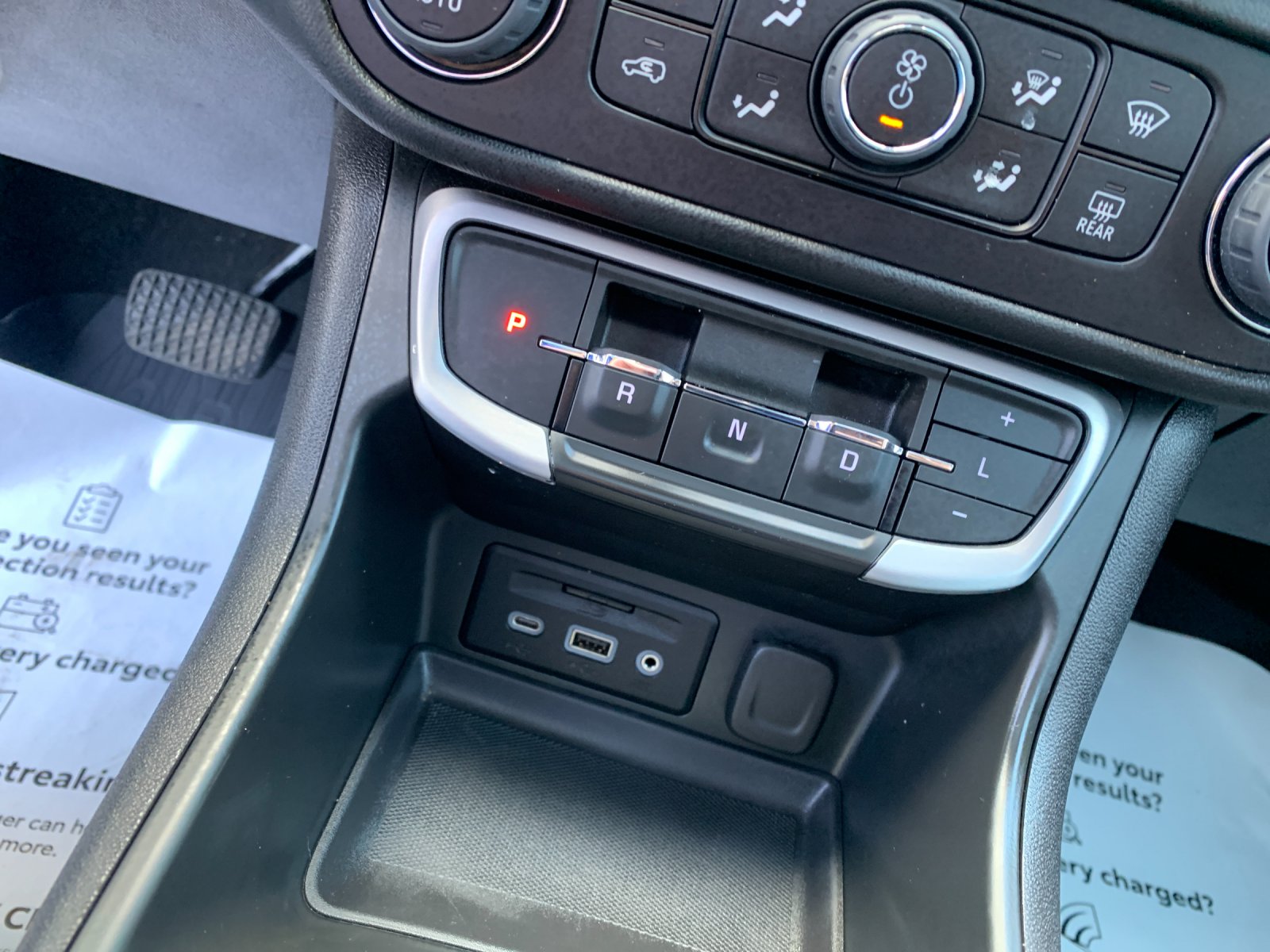 Used 2022  GMC SLT image 26