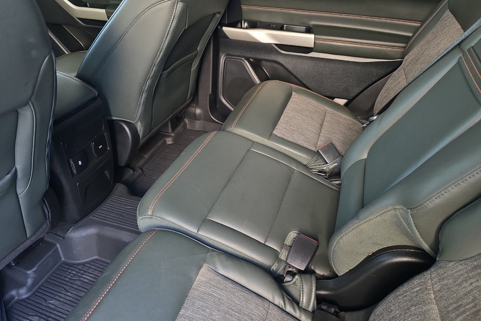 Used 2022 Gray Ford Timberline image 9