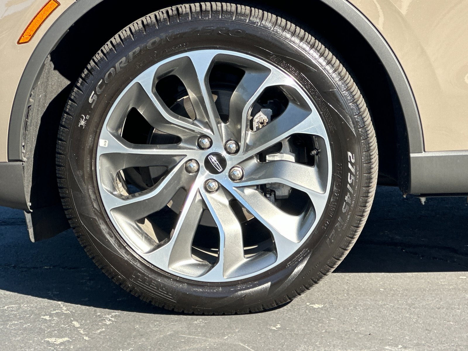 New 2026 Harbor Gray Clearcoat Lincoln Reserve® image 26