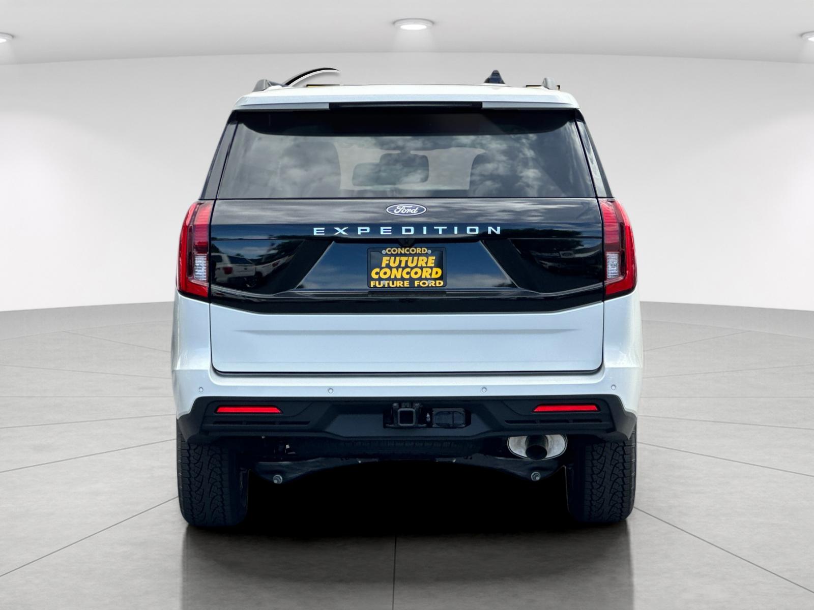 New 2027 Star White Metallic Tri-Coat Ford Active image 4