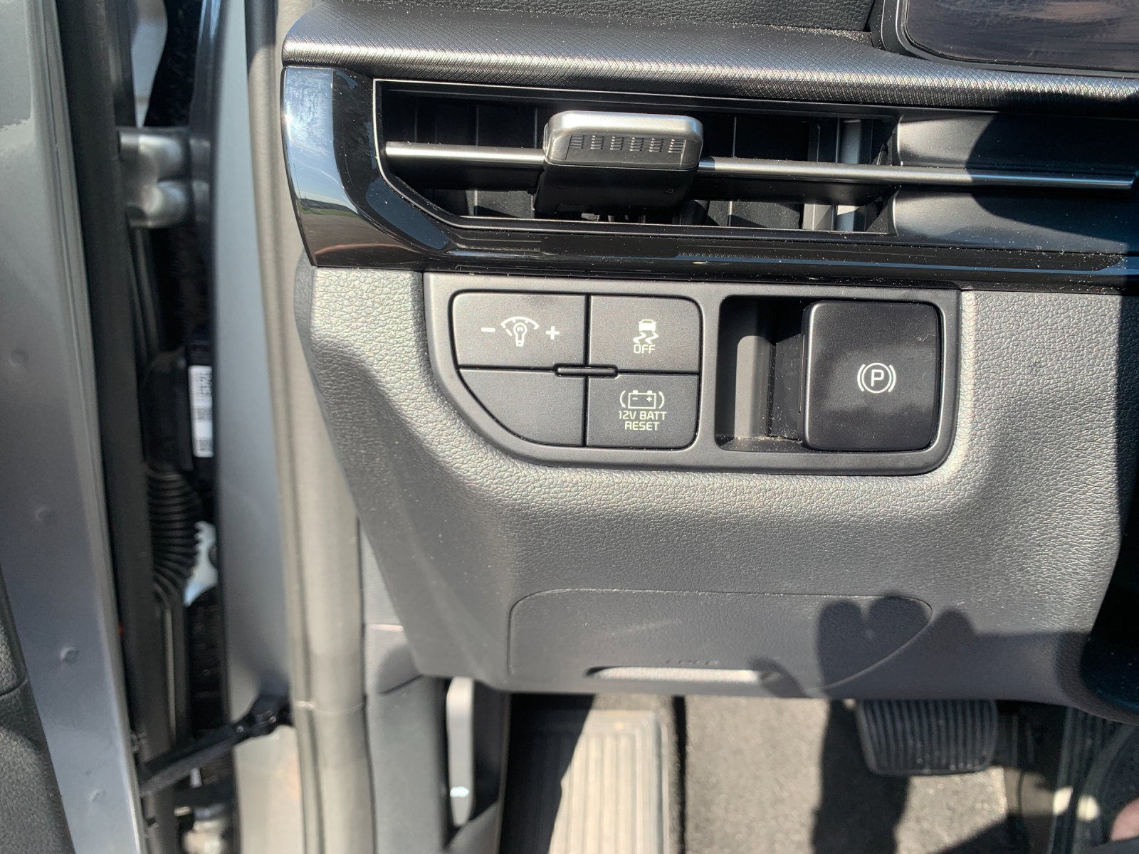 Used 2026  Kia LX image 33