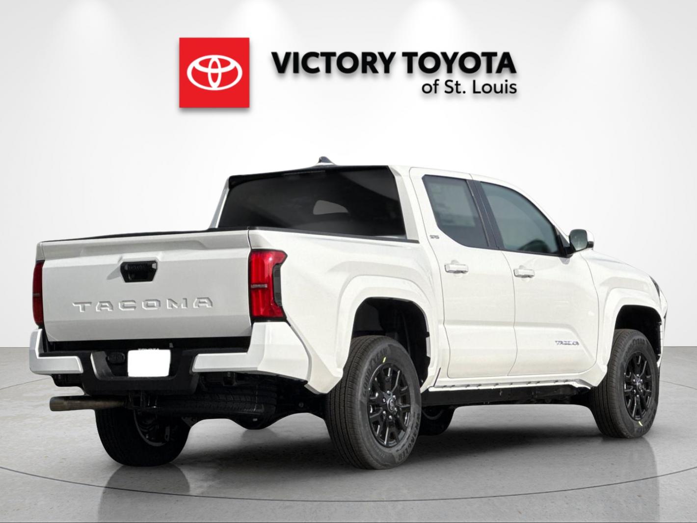 New 2026 White Toyota SR5 image 3