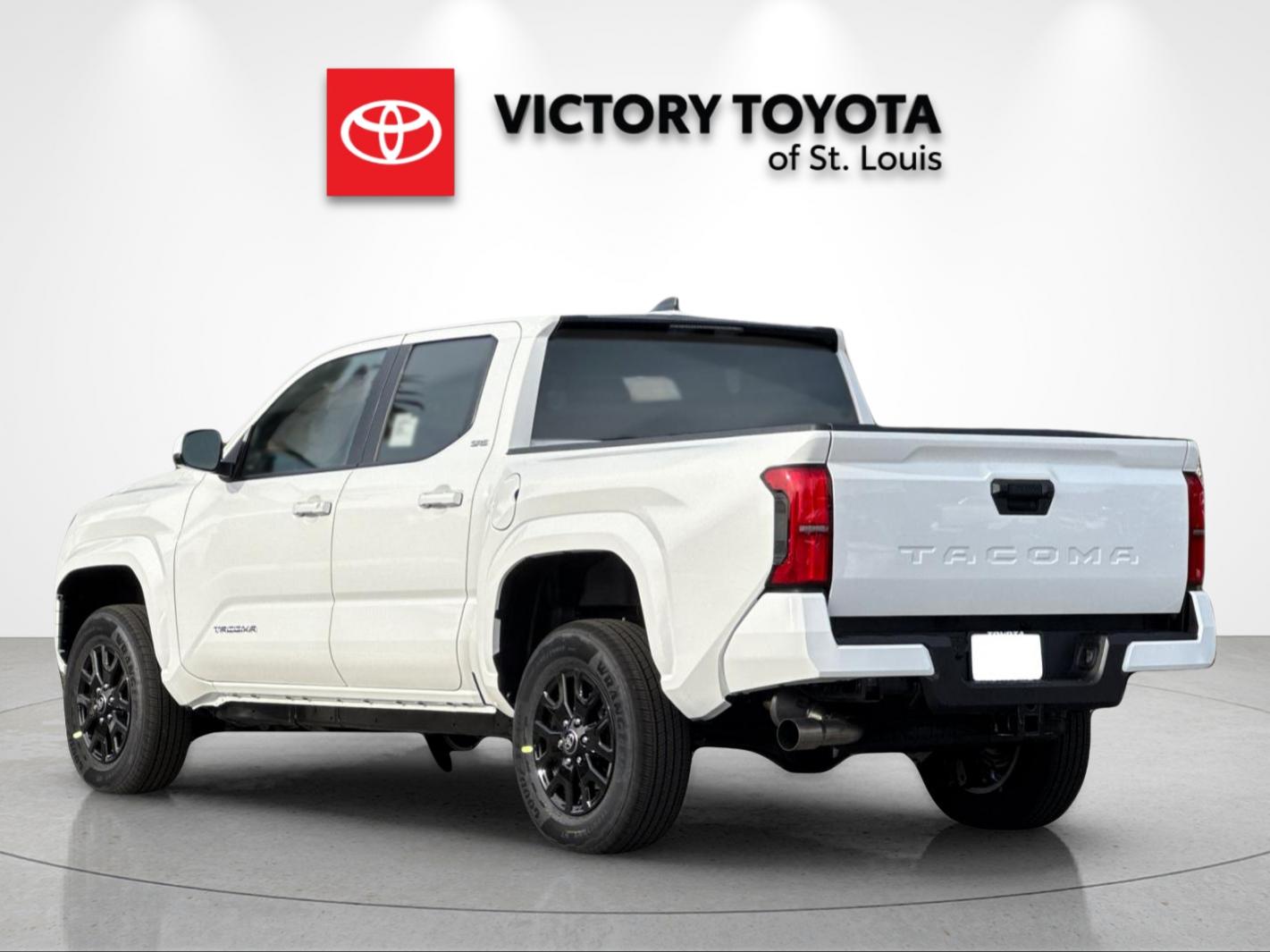 New 2026 White Toyota SR5 image 5