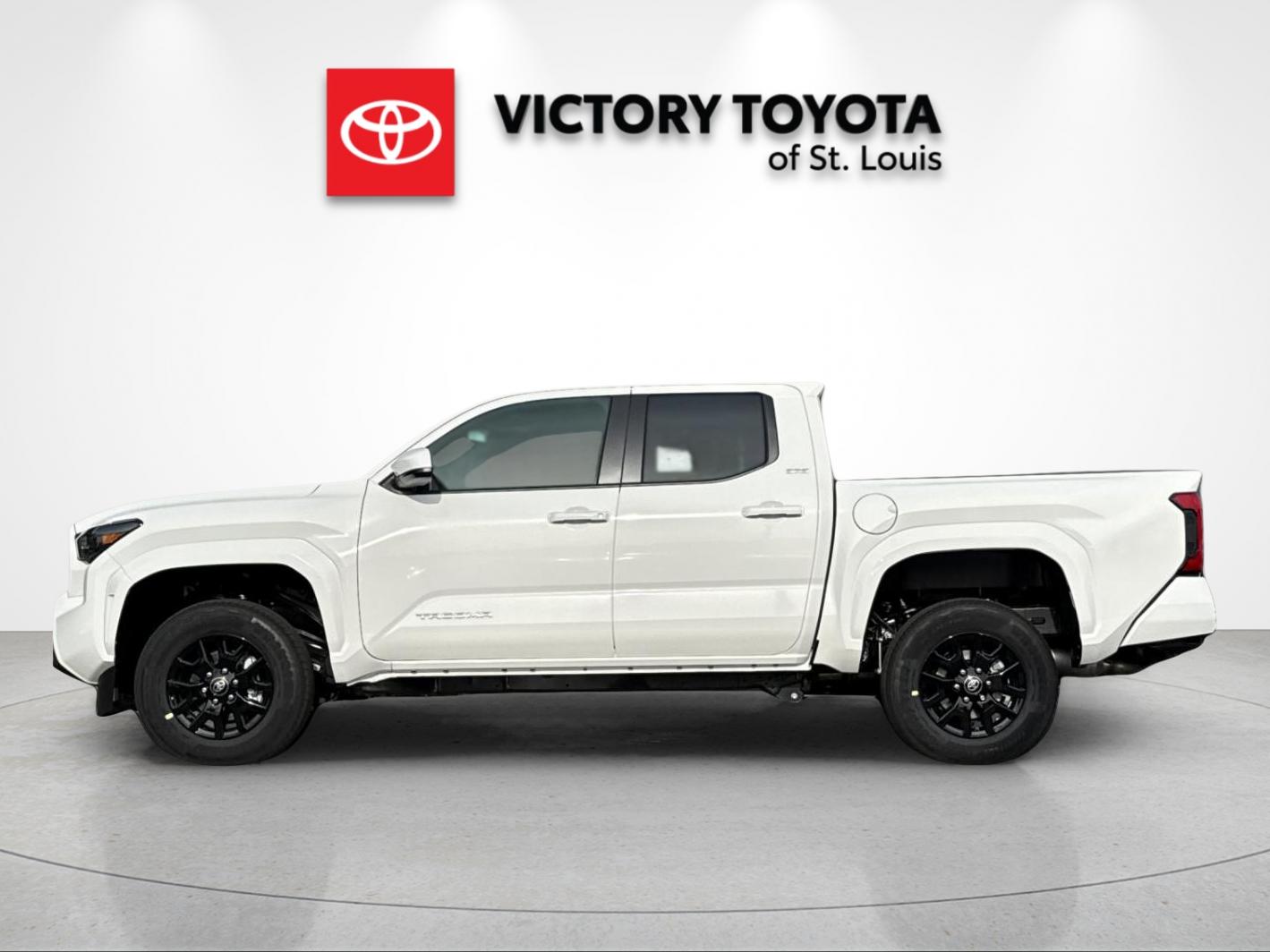 New 2026 White Toyota SR5 image 6