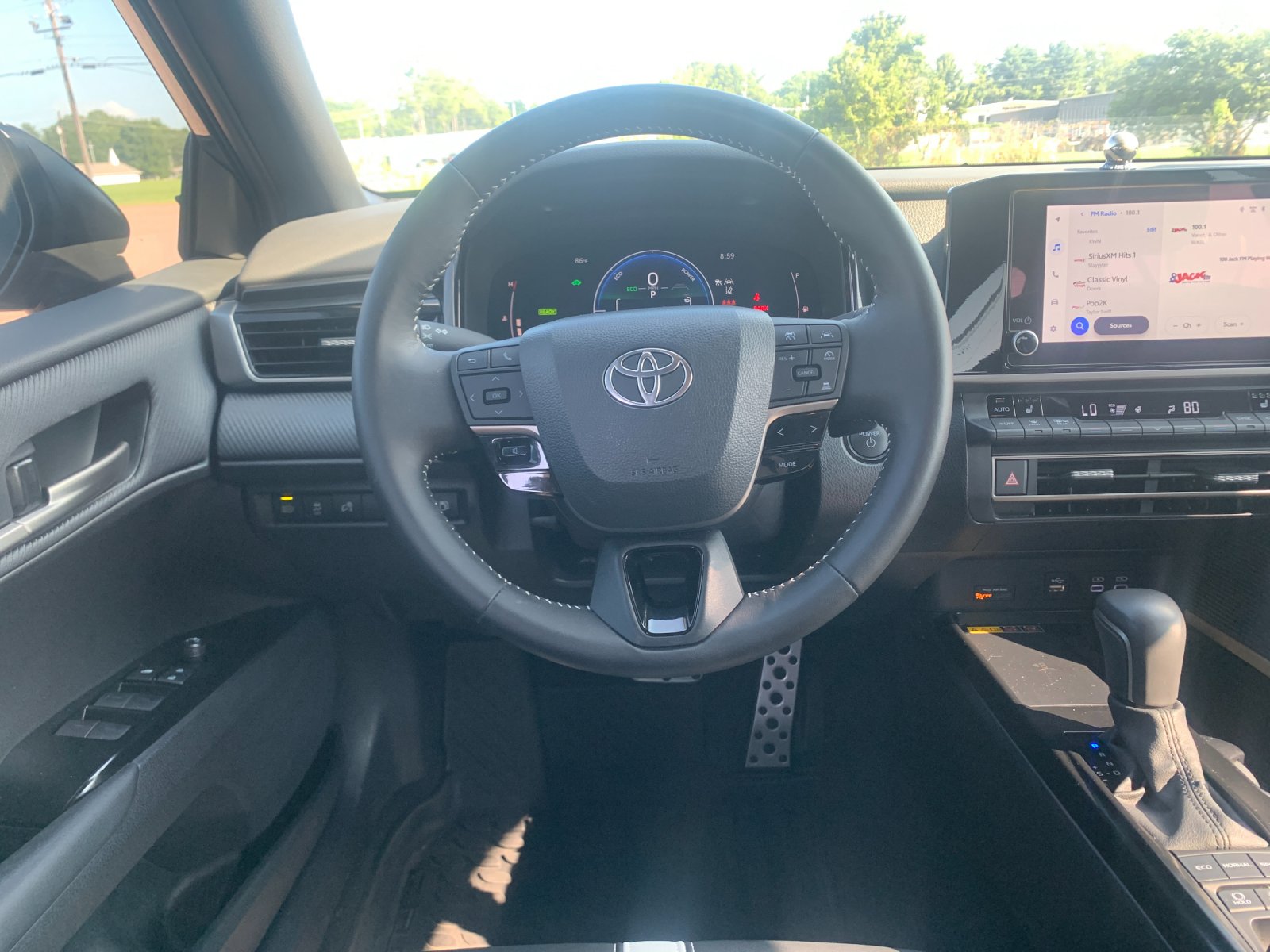 Used 2025  Toyota SE image 18