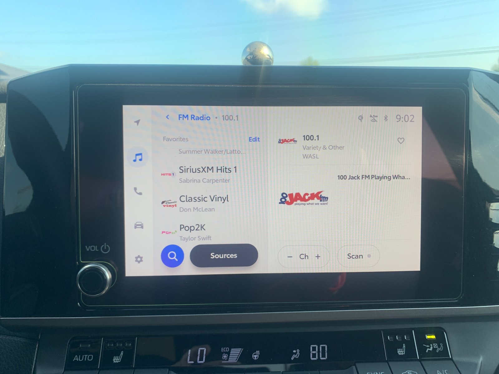 Used 2025  Toyota SE image 21