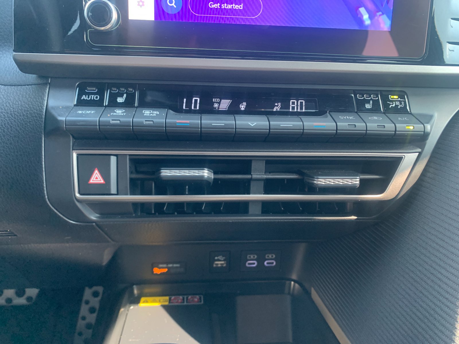 Used 2025  Toyota SE image 24