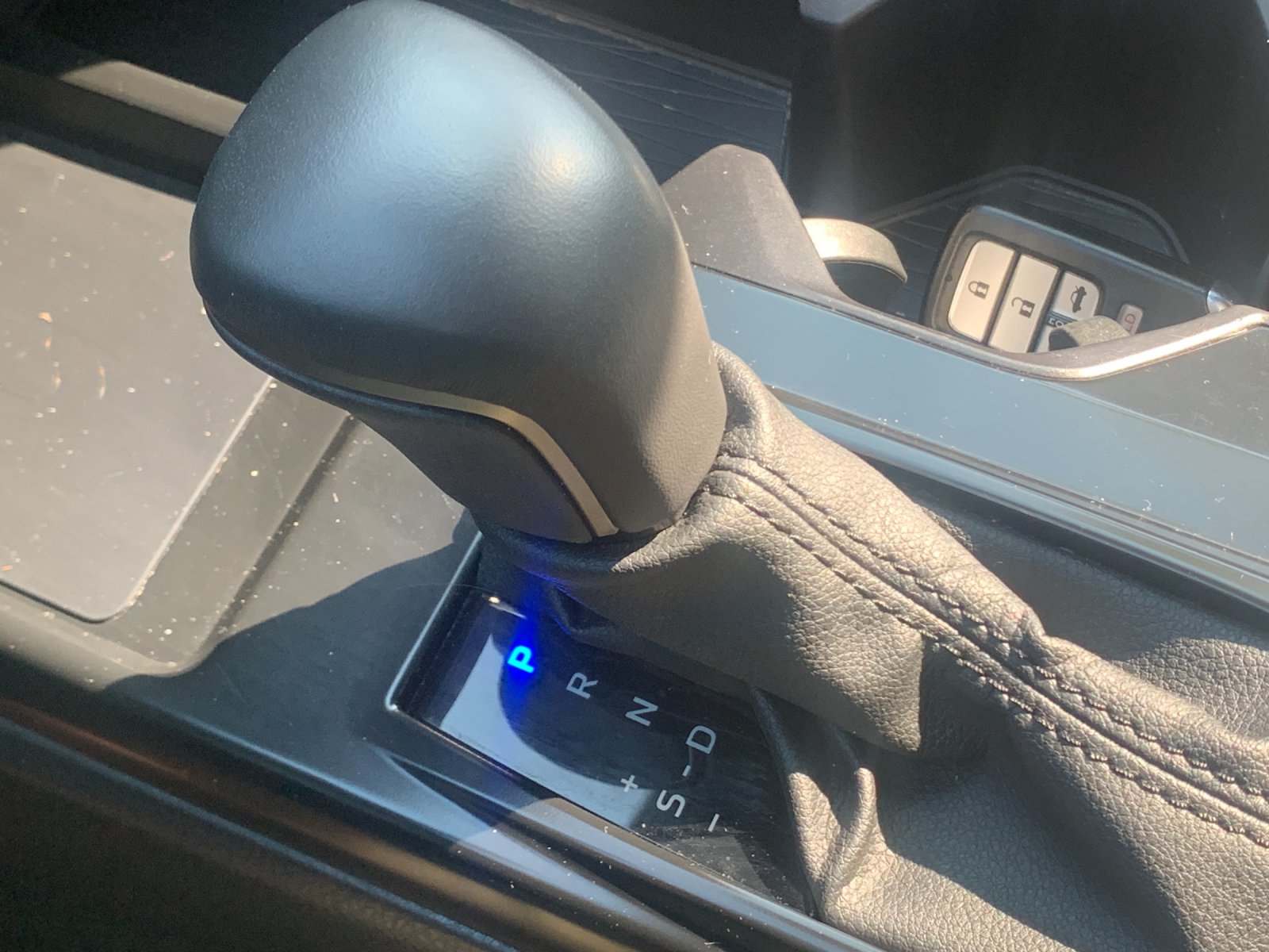 Used 2025  Toyota SE image 25