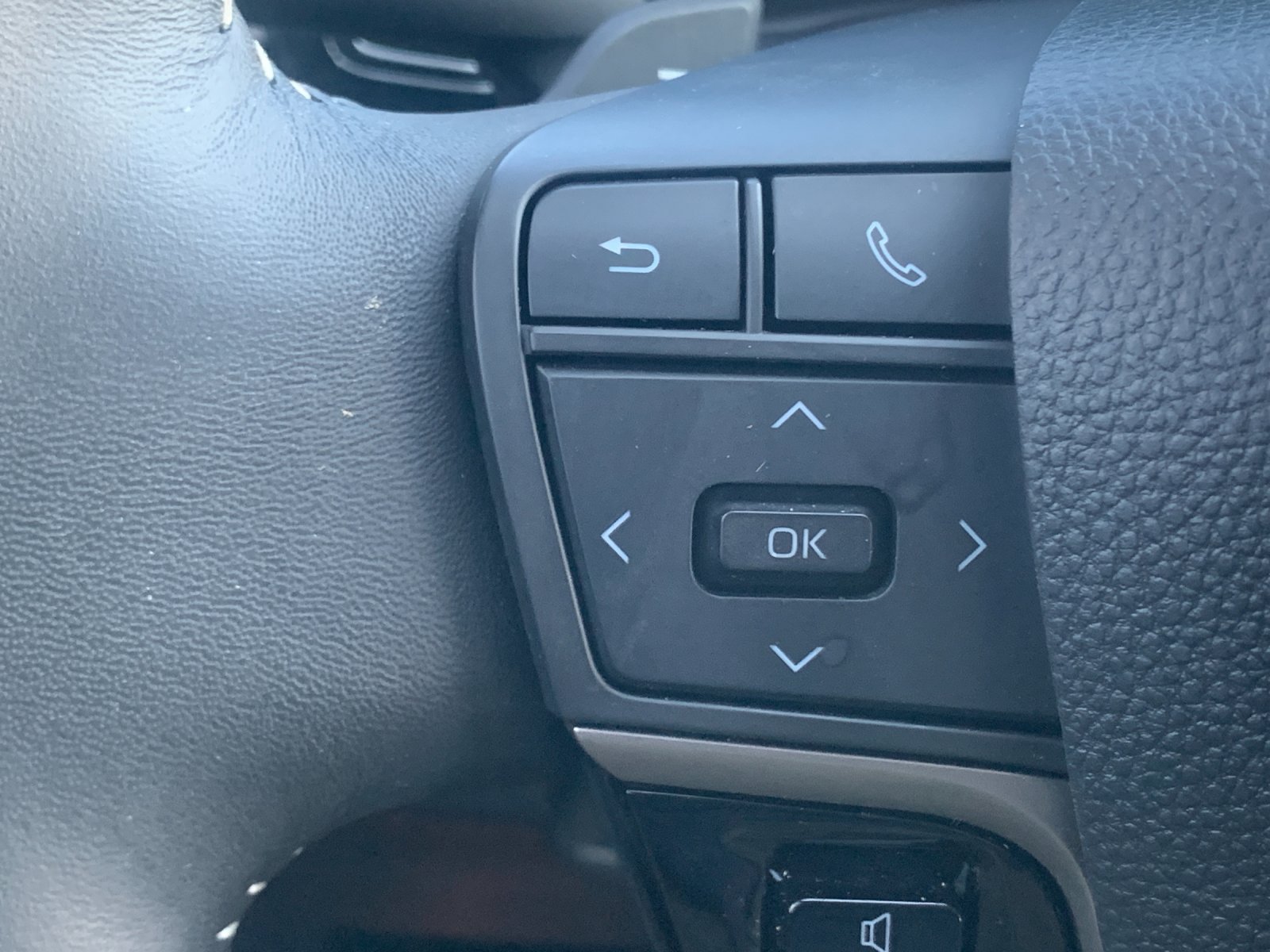 Used 2025  Toyota SE image 28