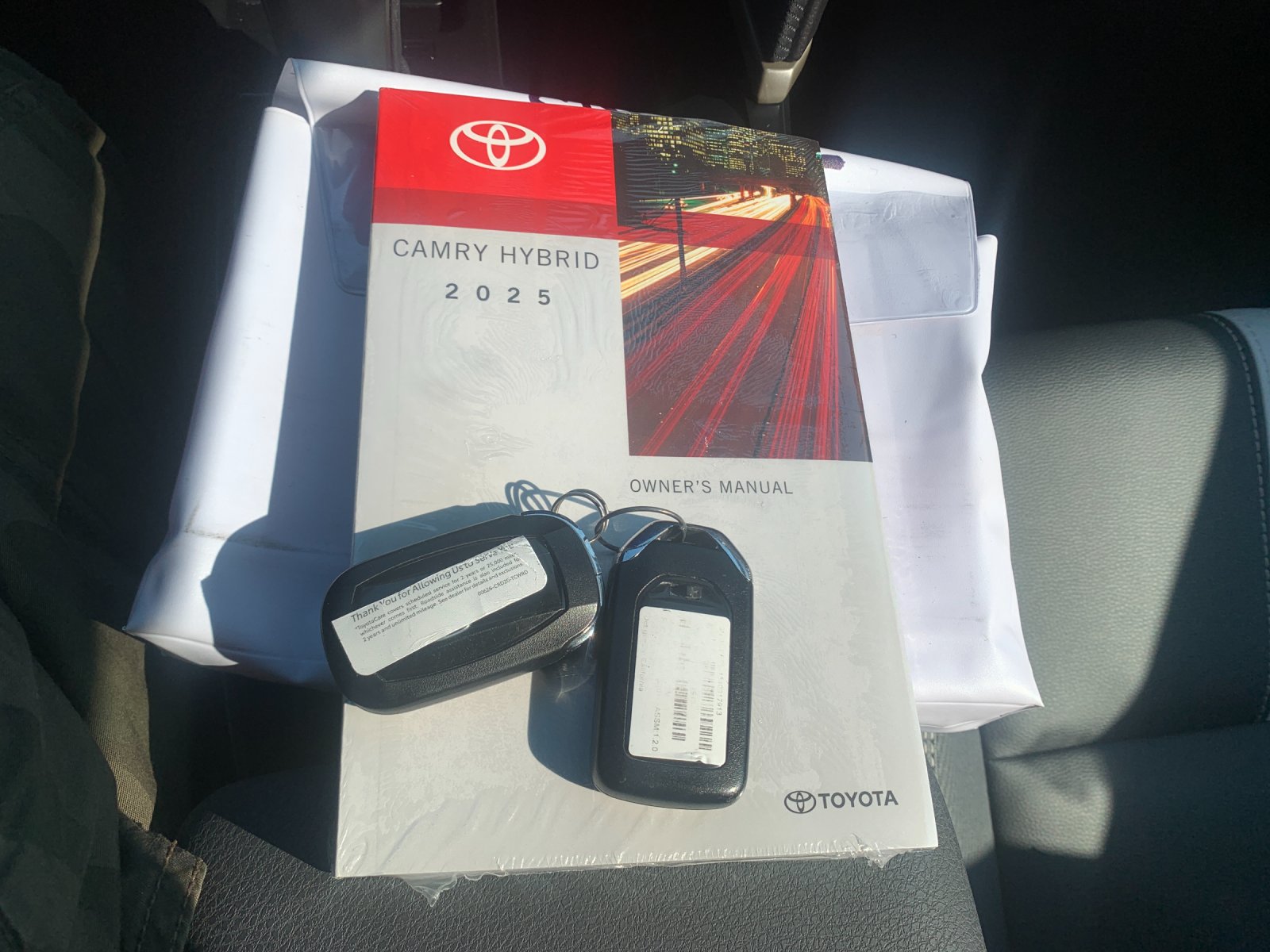 Used 2025  Toyota SE image 10