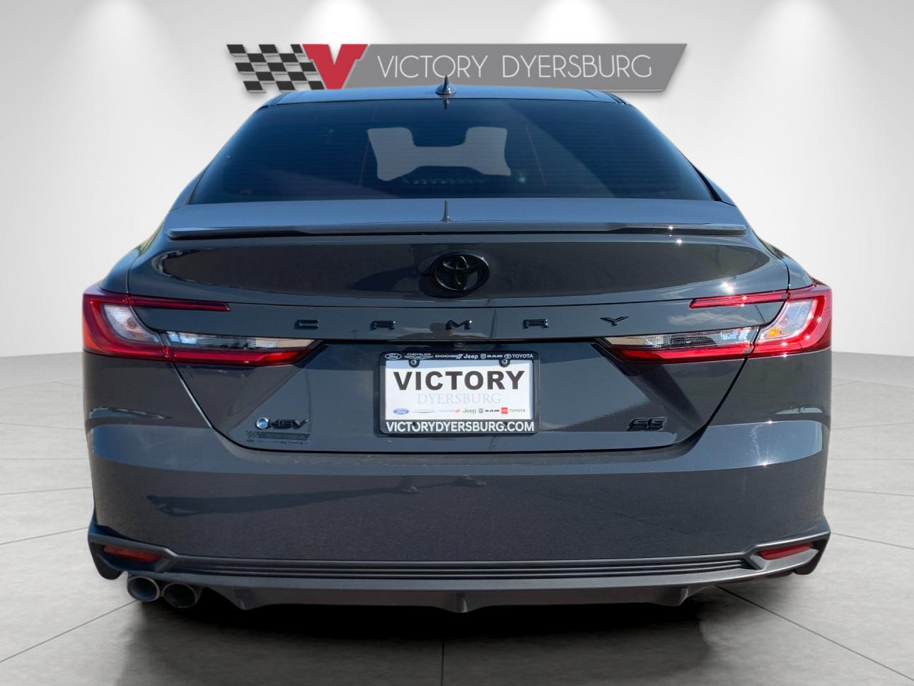 Used 2025  Toyota SE image 5