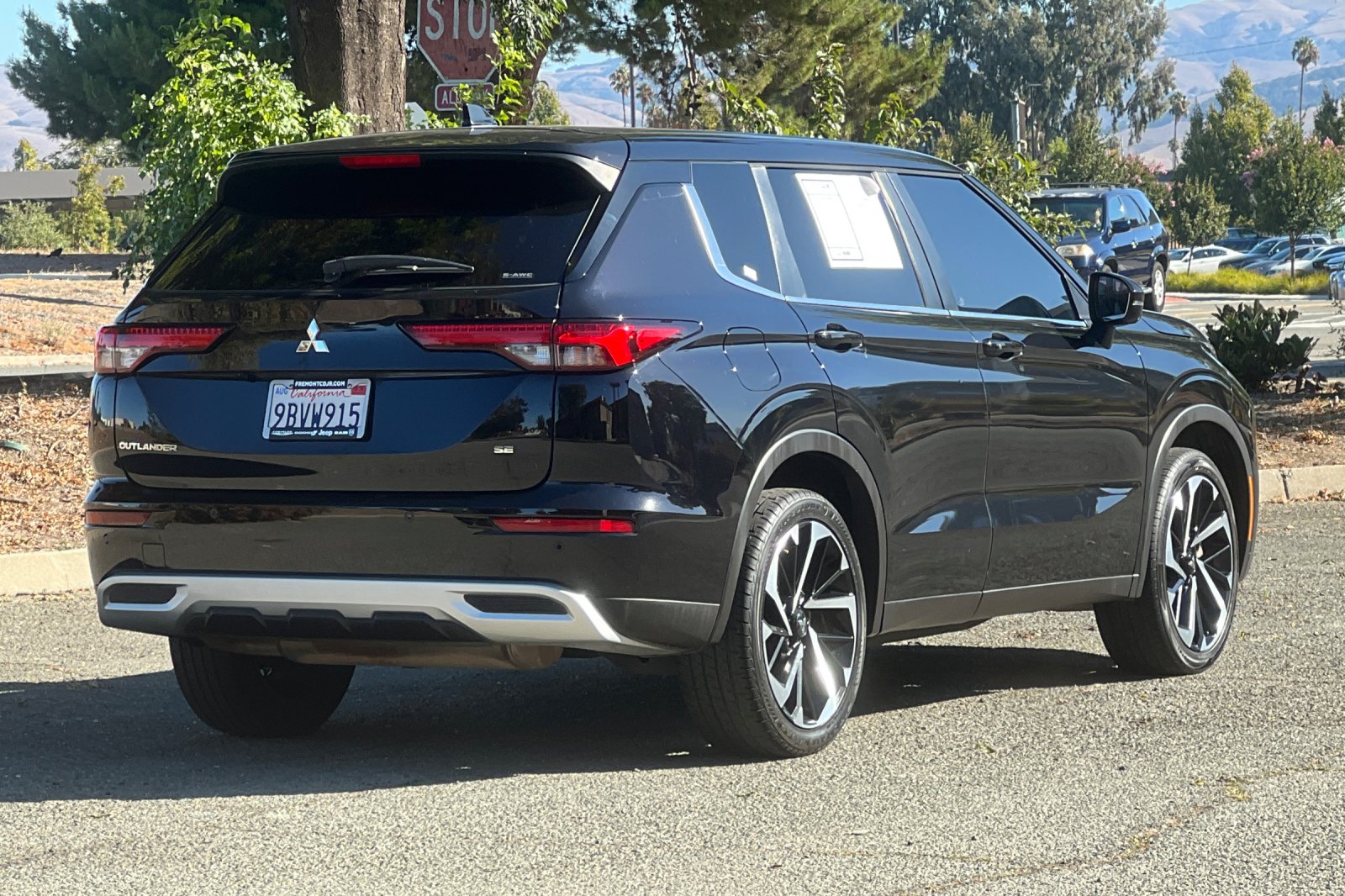 Used 2022  Mitsubishi SE image 3