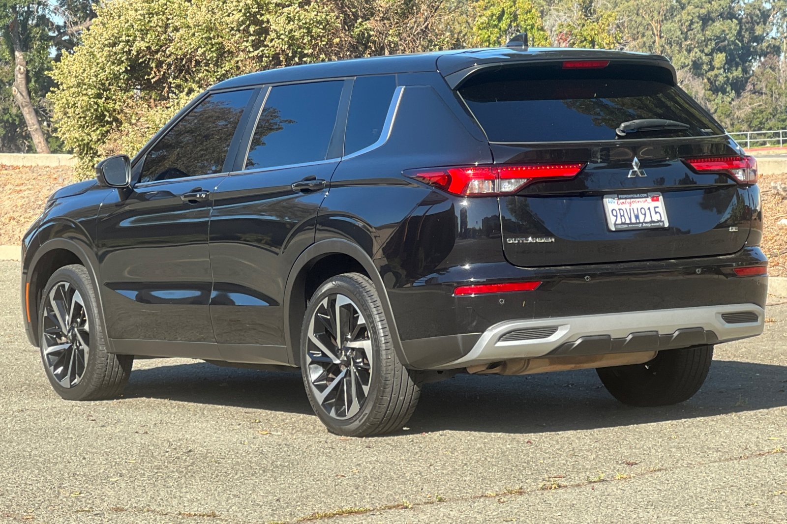 Used 2022  Mitsubishi SE image 5