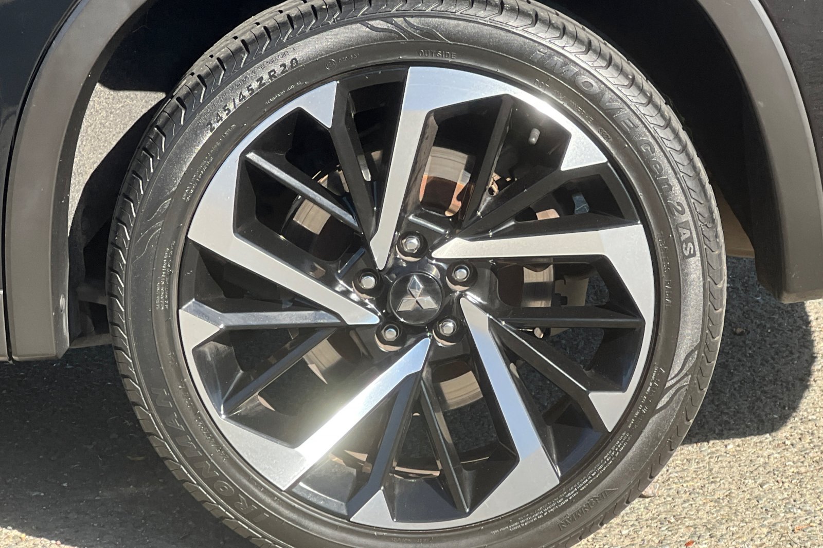 Used 2022  Mitsubishi SE image 25