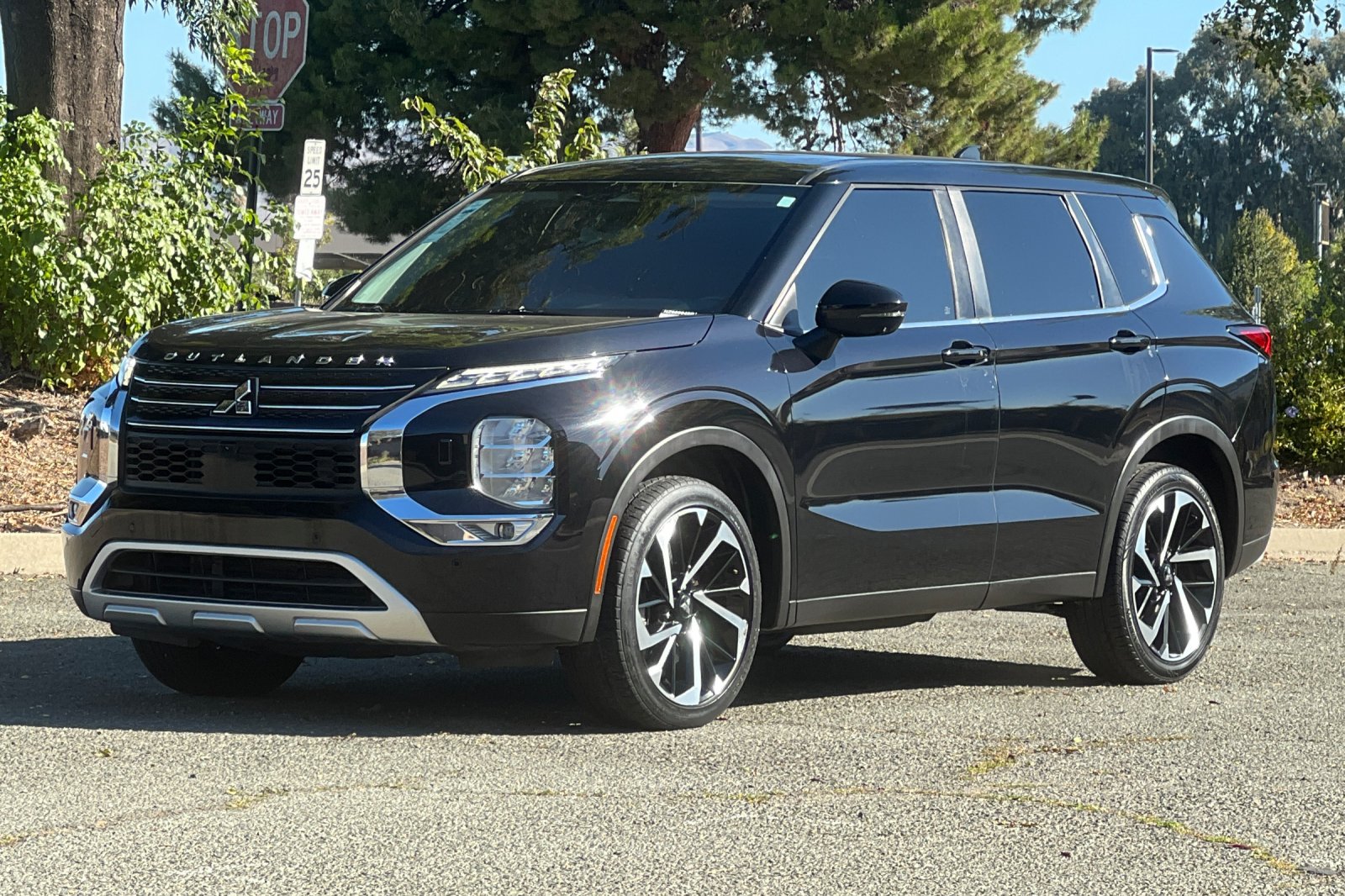 Used 2022  Mitsubishi SE image 7