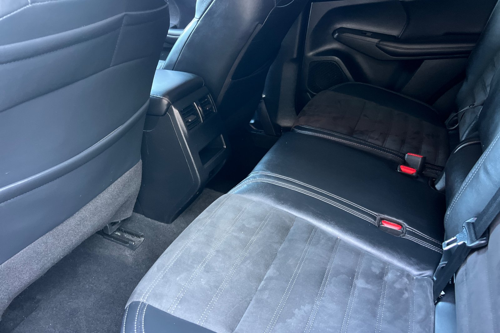 Used 2022  Mitsubishi SE image 11