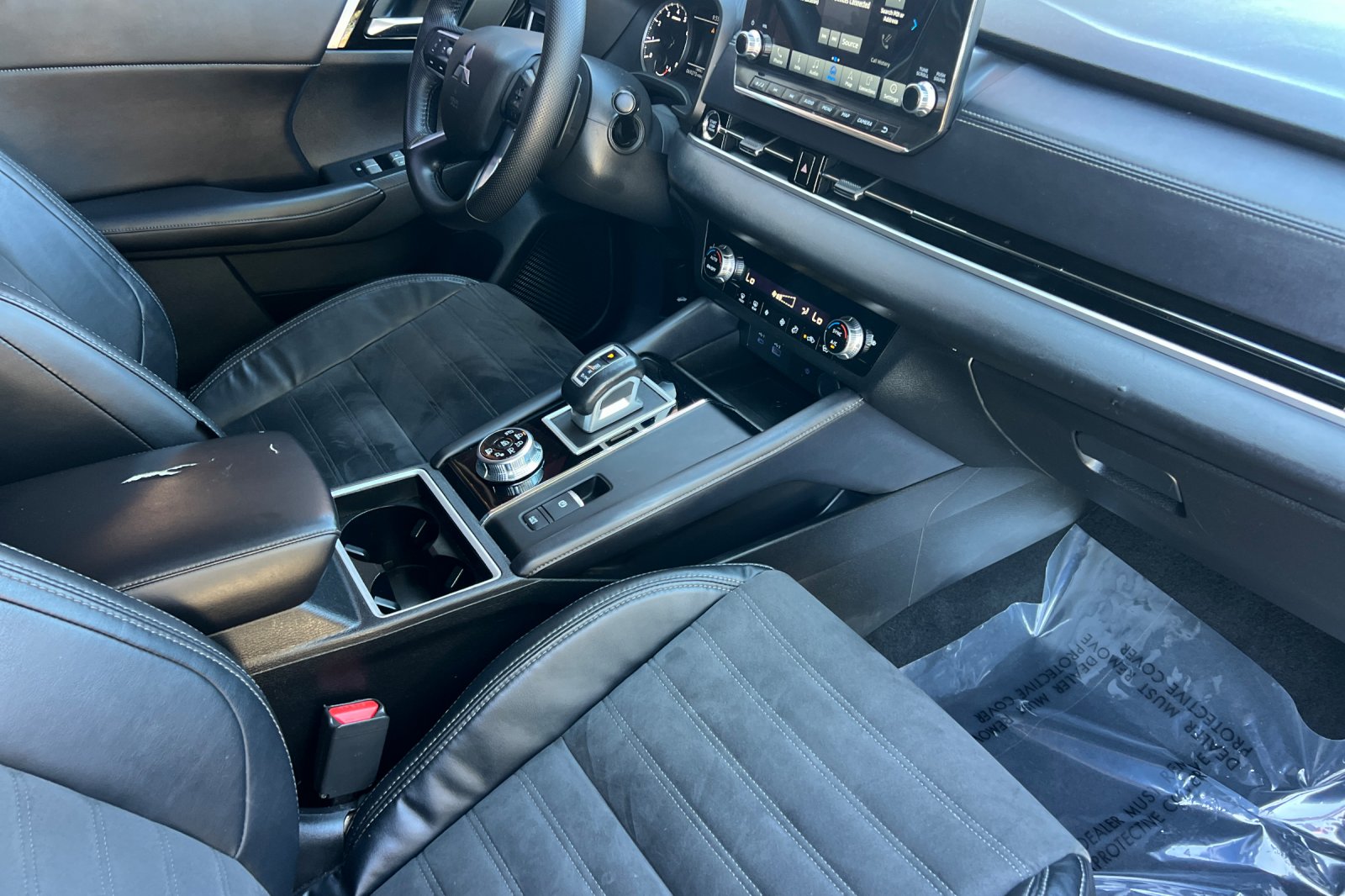 Used 2022  Mitsubishi SE image 15