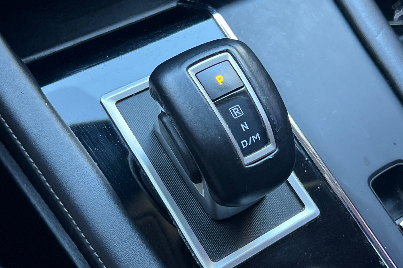 Used 2022  Mitsubishi SE image 21