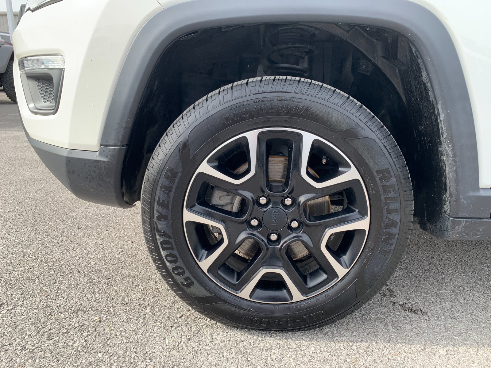 Used 2021 White Jeep Trailhawk image 31